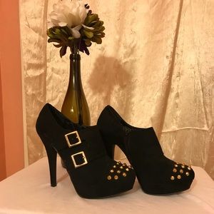 G by Guess Black Studded Heel size 6.5